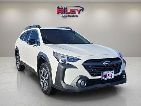 Used 2023 Subaru Outback Premium image 11