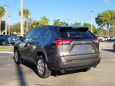 Used 2022 Toyota RAV4 LE image 7