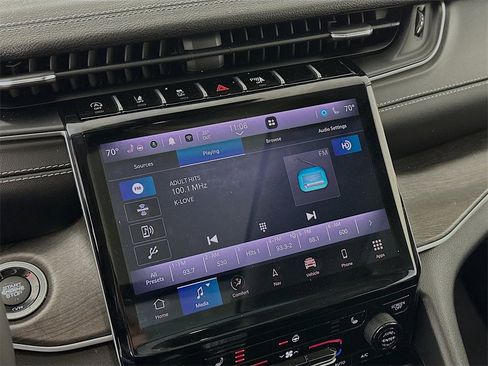 Used 2024 Jeep Grand Cherokee Limited w/ Black Appearance Package image 15