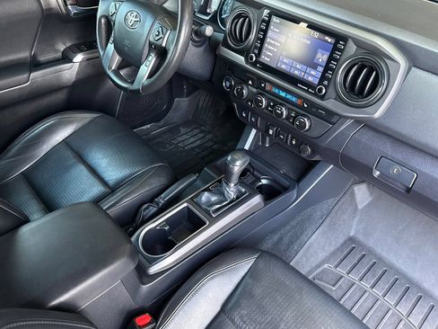 Used 2020 Toyota Tacoma SR5 AWD/4WD image 17