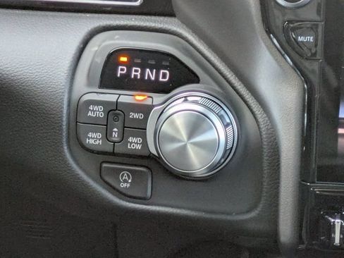 New 2026 RAM 1500 Laramie AWD/4WD image 19
