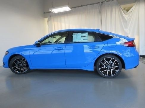 Used 2024 Honda Civic Sport Touring image 2