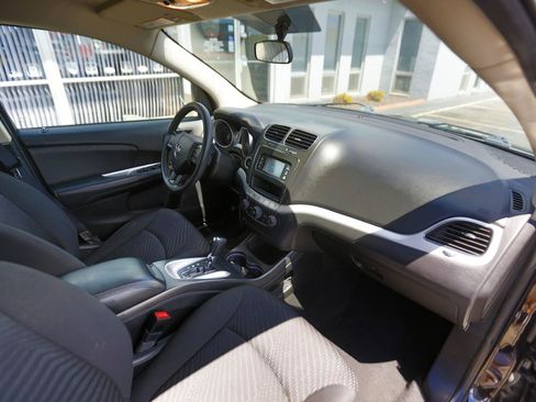 Used 2017 Dodge Journey SE w/ Flexible Seating Group FWD image 13