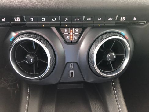Used 2025 Chevrolet Blazer LT w/ Convenience Package FWD image 27