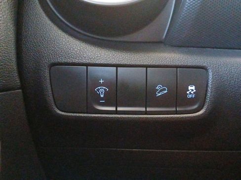 Used 2022 Hyundai Kona Limited image 21