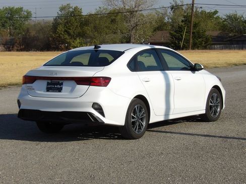 Used 2024 Kia Forte LXS FWD image 6