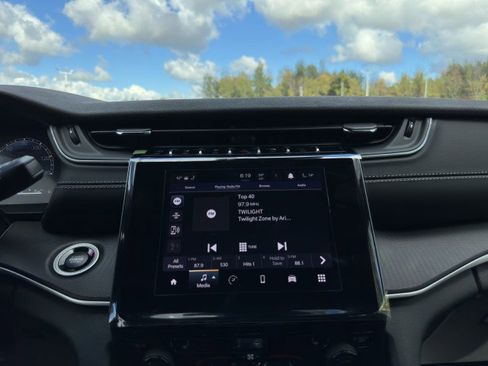 New 2025 Jeep Grand Cherokee Laredo X w/ Luxury Tech Group I image 27