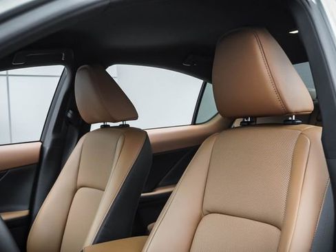 Used 2025 Lexus IS 300 F Sport image 10