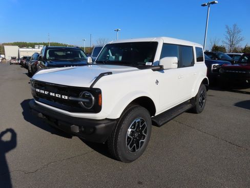 New 2025 Ford Bronco Outer Banks image 3