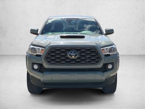 Used 2022 Toyota Tacoma TRD Sport w/ Technology Package AWD/4WD image 2