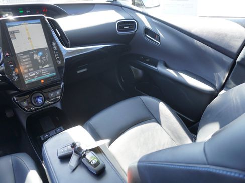Used 2022 Toyota Prius Limited w/ Premium Convenience Package FWD image 17
