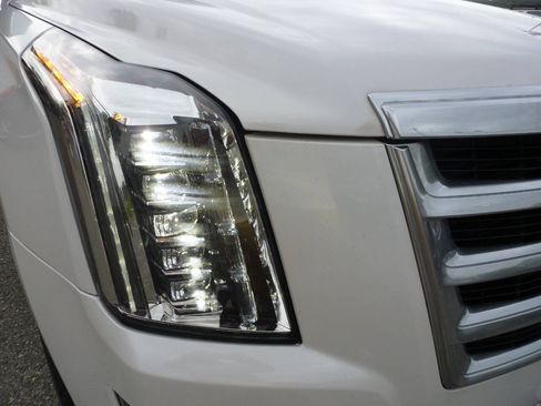 Used 2016 Cadillac Escalade Premium AWD/4WD image 7