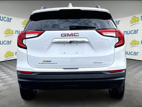 Used 2023 GMC Terrain SLE w/ Driver Convenience Package image 4