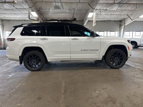 Used 2023 Jeep Grand Cherokee L Summit image 2