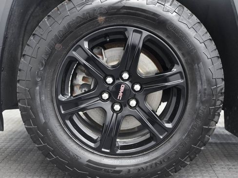 Used 2023 GMC Acadia AT4 image 8