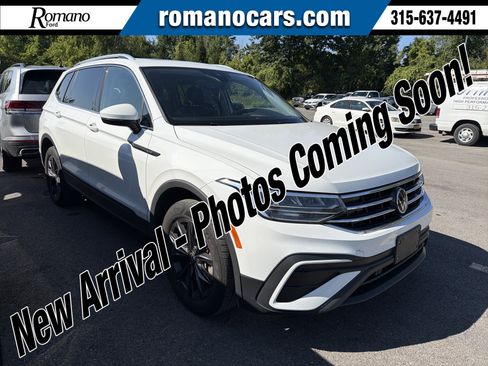 Used 2022 Volkswagen Tiguan SE w/ Panoramic Sunroof Package AWD/4WD image 1