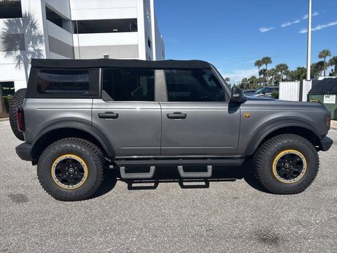 Used 2021 Ford Bronco Badlands image 2