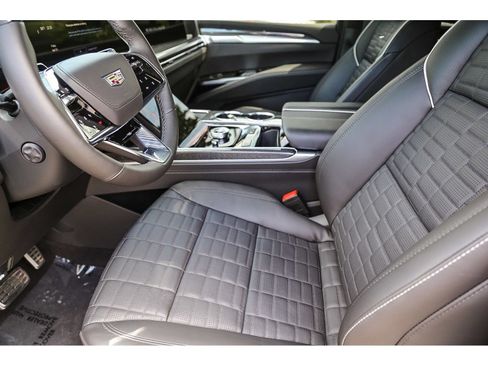 Used 2025 Cadillac Escalade ESV V AWD/4WD image 17