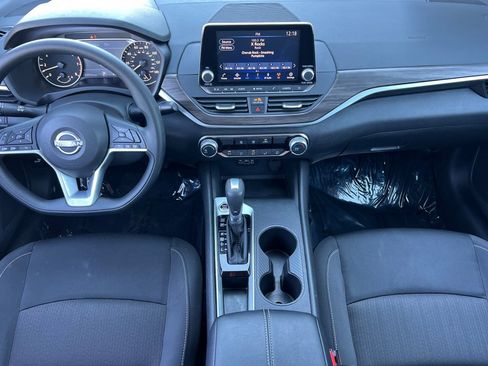 Used 2025 Nissan Altima 2.5 SV FWD image 10