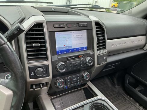Used 2020 Ford F250 Lariat w/ Lariat Ultimate Package AWD/4WD image 9