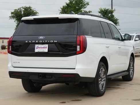 Used 2025 Ford Expedition Active AWD/4WD image 9