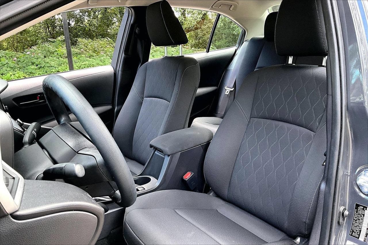 Used 2025 Toyota Corolla LE FWD image 18
