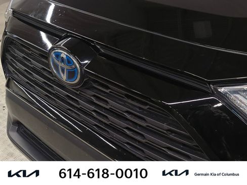 Used 2020 Toyota RAV4 XLE w/ XLE Grade Weather Package AWD/4WD image 13