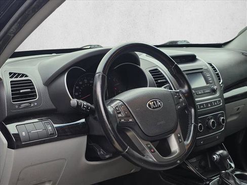 Used 2015 Kia Sorento LX image 14