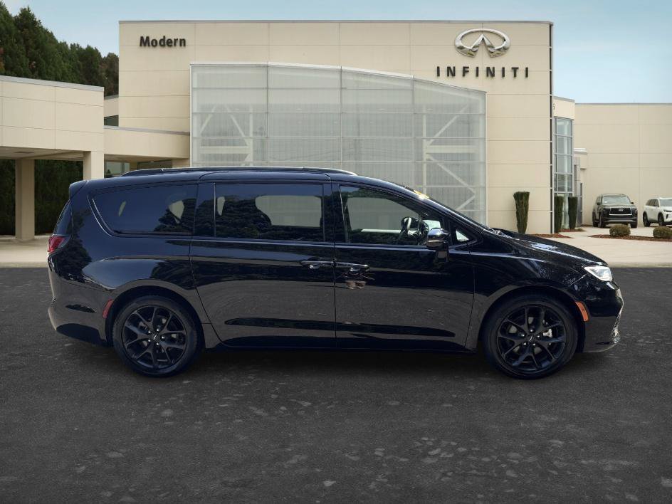 Used 2025 Chrysler Pacifica Limited FWD image 13