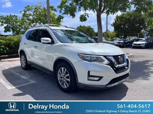Used 2018 Nissan Rogue SV w/ Premium Package FWD image 1