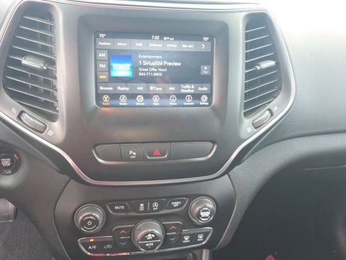 Used 2019 Jeep Cherokee Latitude Plus AWD/4WD image 16