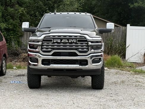 Used 2025 RAM 2500 Limited AWD/4WD image 2