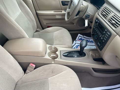 Used 2005 Ford Taurus SE FWD image 30