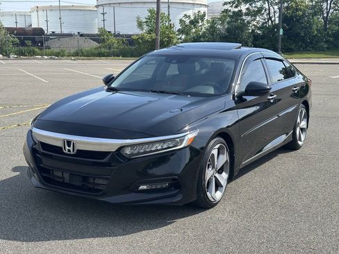 Used 2018 Honda Accord Touring image 1