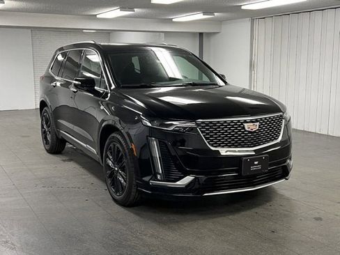 New 2025 Cadillac XT6 Luxury image 7