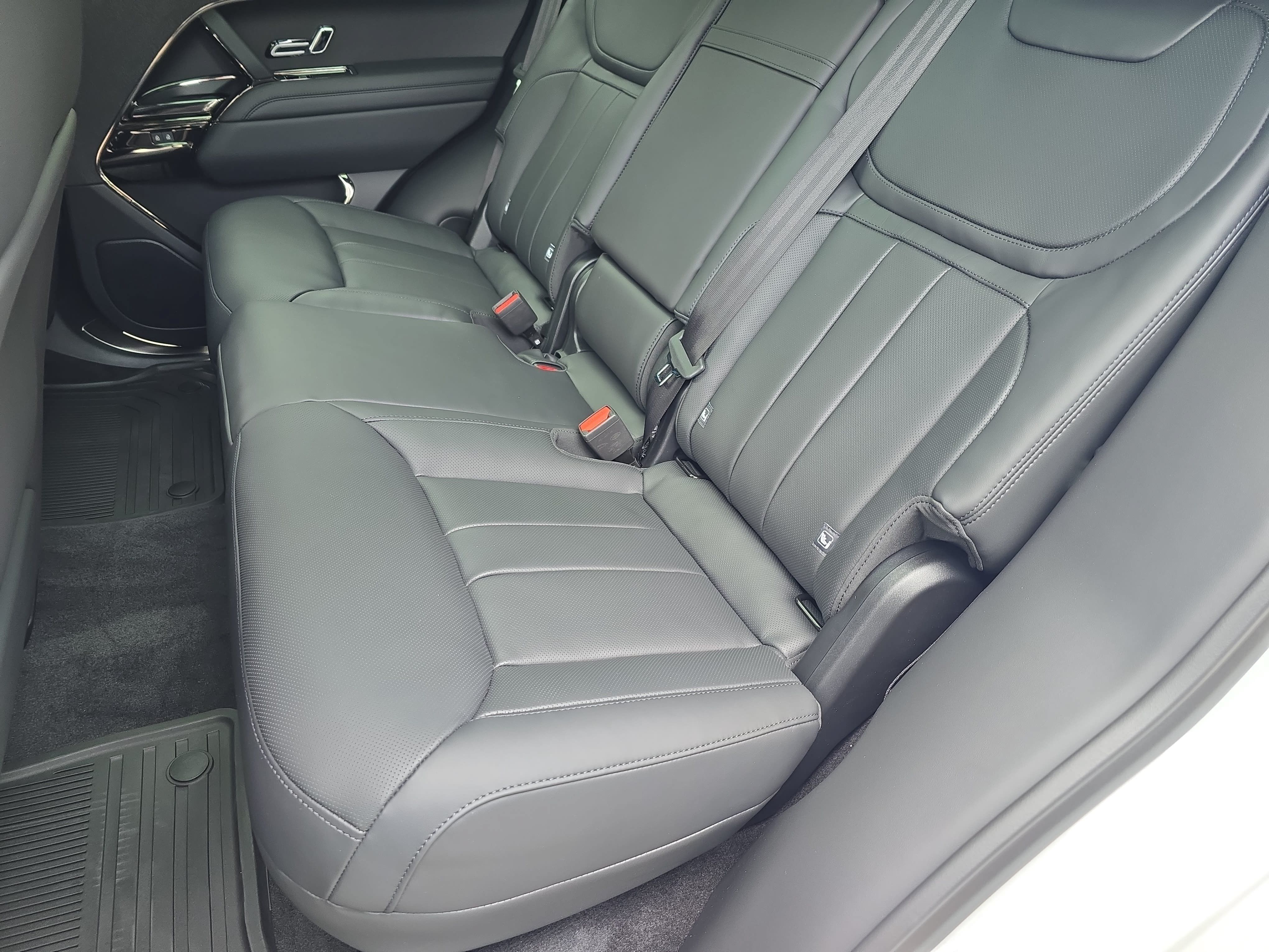 New 2026 Land Rover Range Rover Sport Dynamic SE AWD/4WD image 14