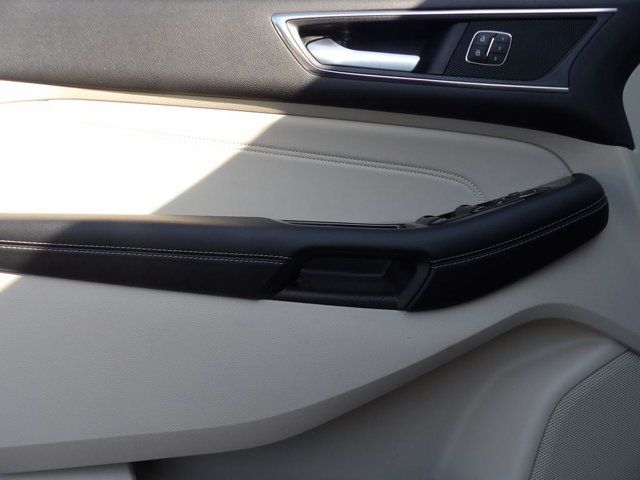 Used 2018 Ford Edge Titanium w/ Ford Safe & Smart Package FWD image 12