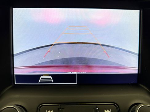 Used 2023 GMC Acadia SLE w/ Driver Convenience Package image 16