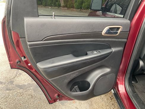 Used 2017 Jeep Grand Cherokee Laredo w/ Quick Order Package 23E image 18