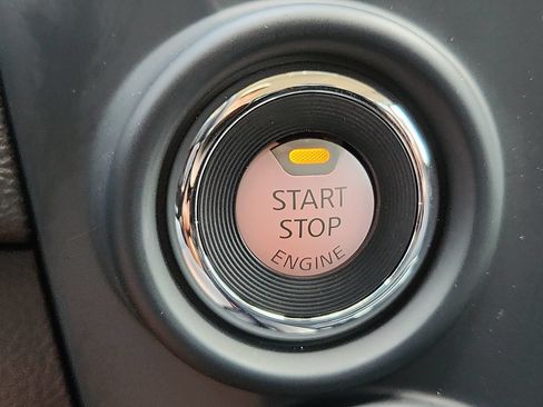 Used 2024 Nissan Titan SV w/ SV Convenience Package AWD/4WD image 18