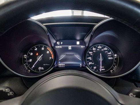 Used 2022 Alfa Romeo Giulia Veloce image 13