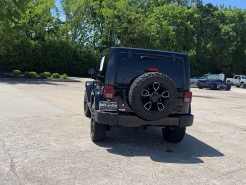 Used 2017 Jeep Wrangler Sahara AWD/4WD image 7