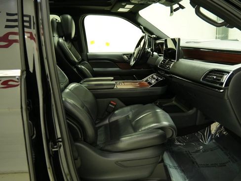 Used 2023 Lincoln Navigator Reserve AWD/4WD image 32