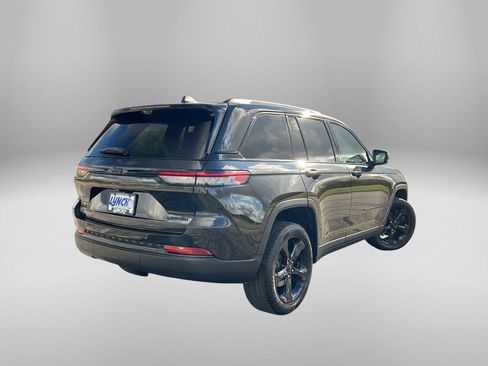 Used 2024 Jeep Grand Cherokee Limited w/ Luxury Tech Group II image 5