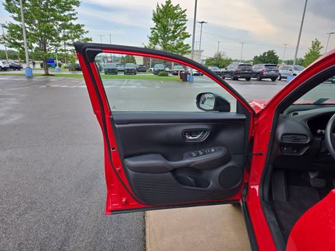 Used 2024 Honda HR-V Sport image 11