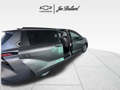 Used 2024 Toyota Sienna LE image 23