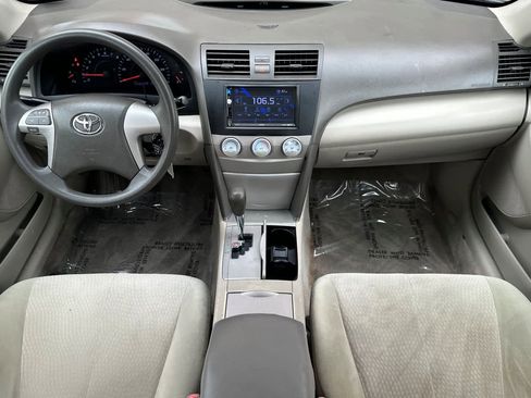 Used 2011 Toyota Camry LE image 3