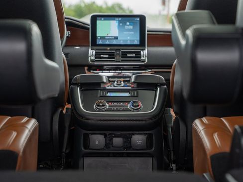 Used 2020 Lincoln Navigator Reserve w/ Equipment Group 208A Reserve AWD/4WD image 35