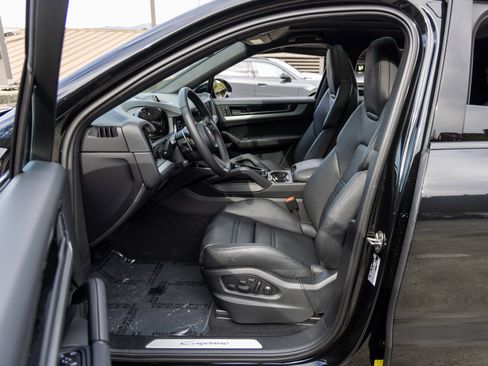 Certified 2025 Porsche Cayenne Coupe image 25