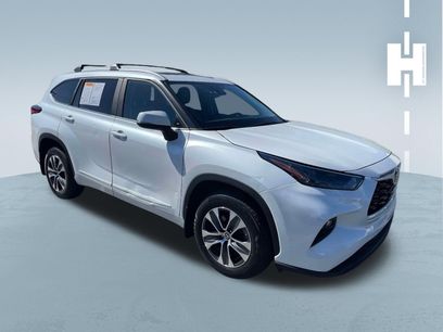 Used 2023 Toyota Highlander XLE